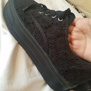 Black lacy platform shoes